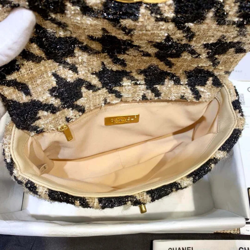 Tweed Maxi Flap Bag L606307
